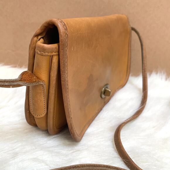 COACH Small USA Vintage Honey Brown Leather Turnlock XBody DINKY BAG #9375 - Picture 4 of 16